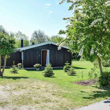 Three-bedroom Holiday In * Tisvildeleje