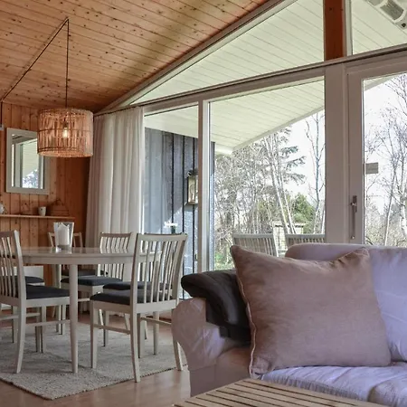 Vakantiehuis Three-bedroom Holiday In Tisvildeleje
